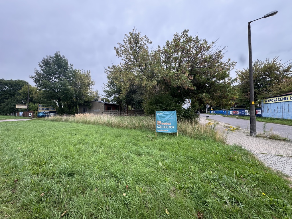 Działka 542 m², centrum Pabianic, usługi, zabudowa