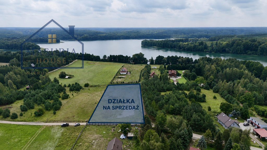 Atrakcyjna działka letniskowa nad jeziorem.
