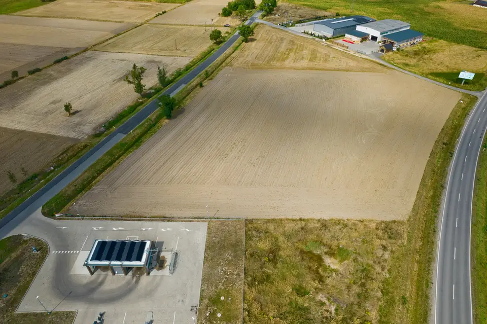 Działka inwestycyjna 1,31 ha, Łącznik